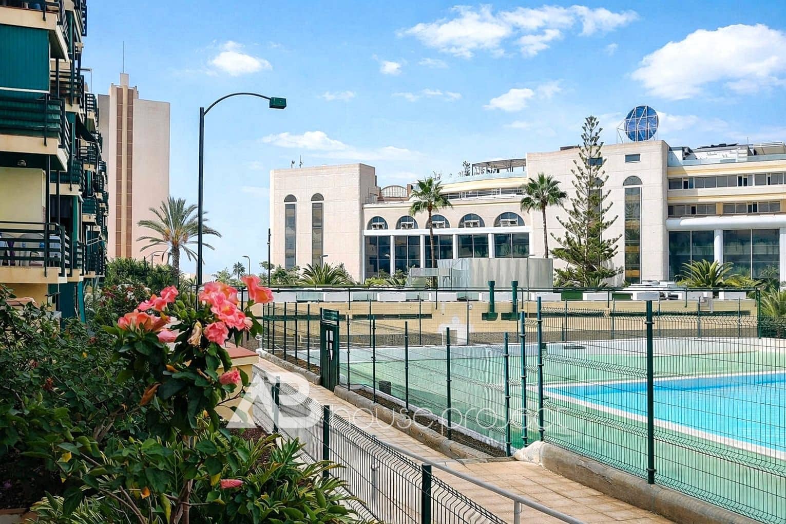 3 bedroom Flat for sale in Arona with pool garage - € 410,000 (Ref: 9723897)