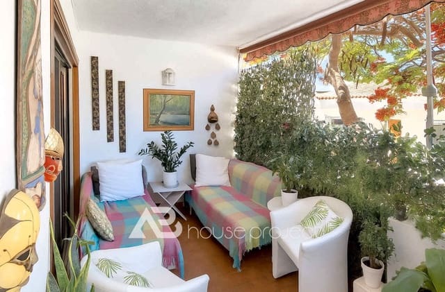 2 makuuhuone Asunto myytävänä paikassa Los Cristianos, Arona mukana uima-altaan - 490 000 € (Ref: 9723898)