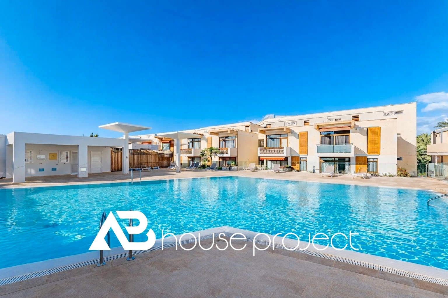 Piso de 2 habitaciones en Arona en venta con piscina garaje - 399.000 € (Ref: 9723899)