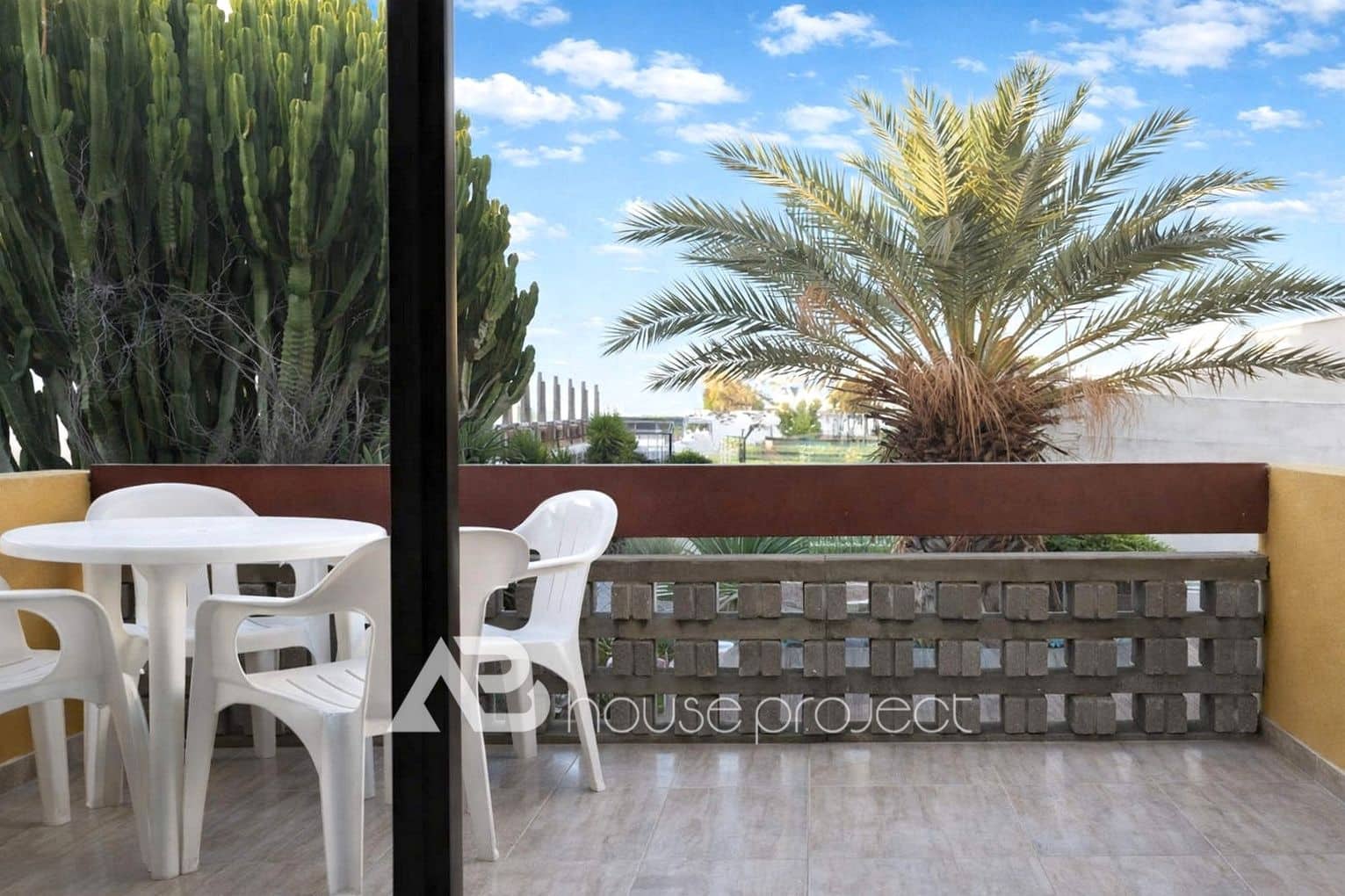 Piso de 2 habitaciones en Arona en venta con piscina garaje - 399.000 € (Ref: 9723899)