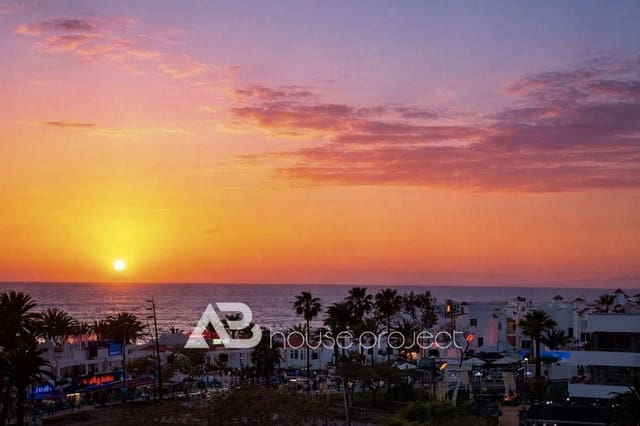 Piso de 2 habitaciones en Playa de las Americas, Arona en venta con piscina garaje - 399.000 € (Ref: 9723899)