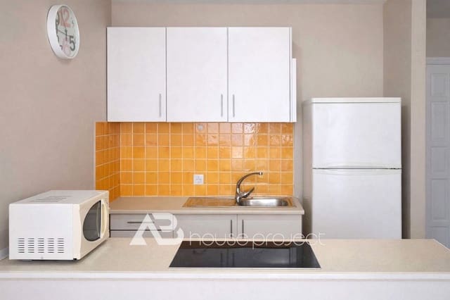 Piso de 2 habitaciones en Playa de las Americas, Arona en venta con piscina garaje - 399.000 € (Ref: 9723899)