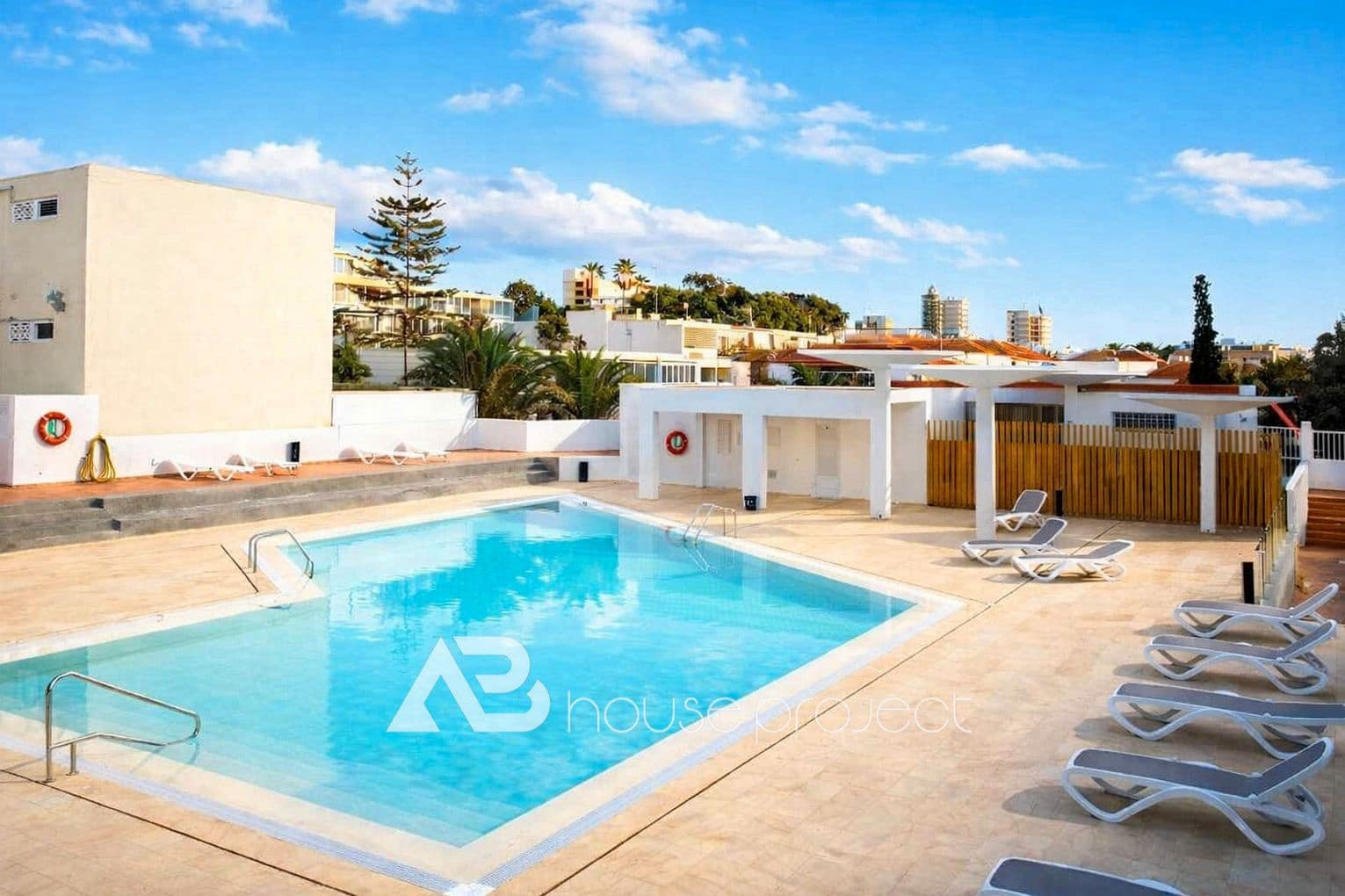 Piso de 2 habitaciones en Arona en venta con piscina garaje - 399.000 € (Ref: 9723899)
