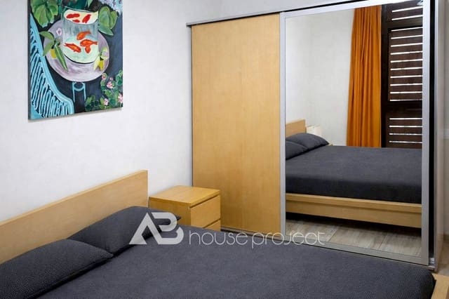 Piso de 2 habitaciones en Playa de las Americas, Arona en venta con piscina garaje - 399.000 € (Ref: 9723899)