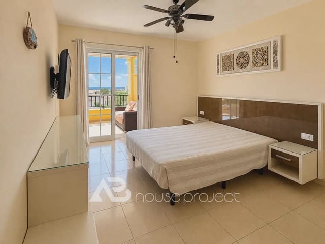 1 slaapkamer Flat te koop in Arona met zwembad garage - € 370.000 (Ref: 9760192)