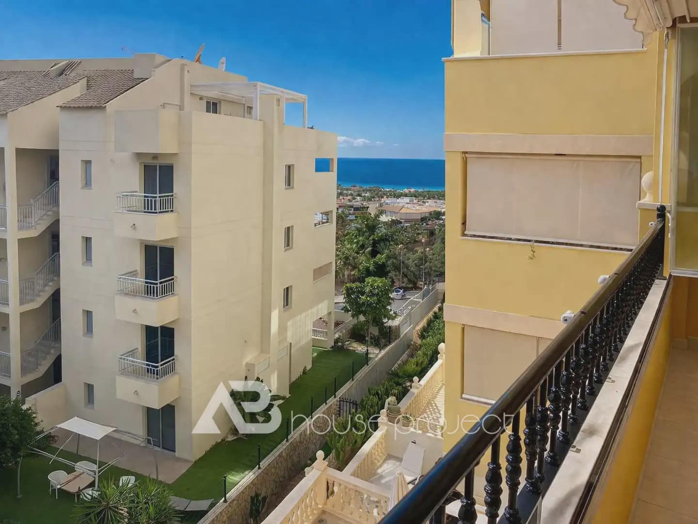 1 slaapkamer Flat te koop in Arona met zwembad garage - € 370.000 (Ref: 9760192)