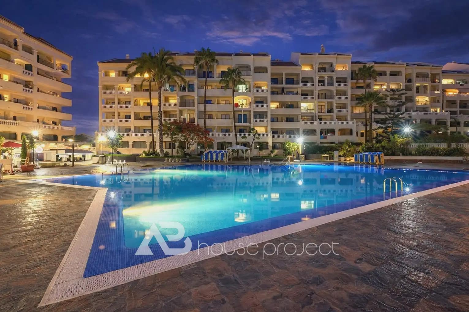 1 chambre Appartement à vendre à Arona avec piscine garage - 275 000 € (Ref: 9788024)