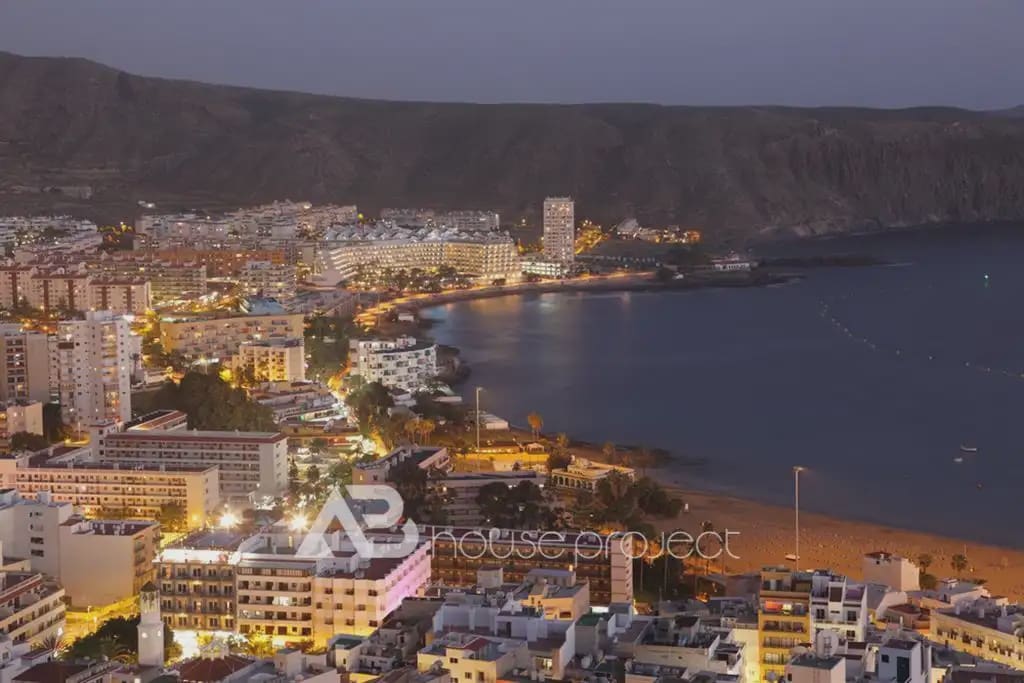 3 quarto Apartamento para venda em Arona com piscina garagem - 410 000 € (Ref: 9788025)