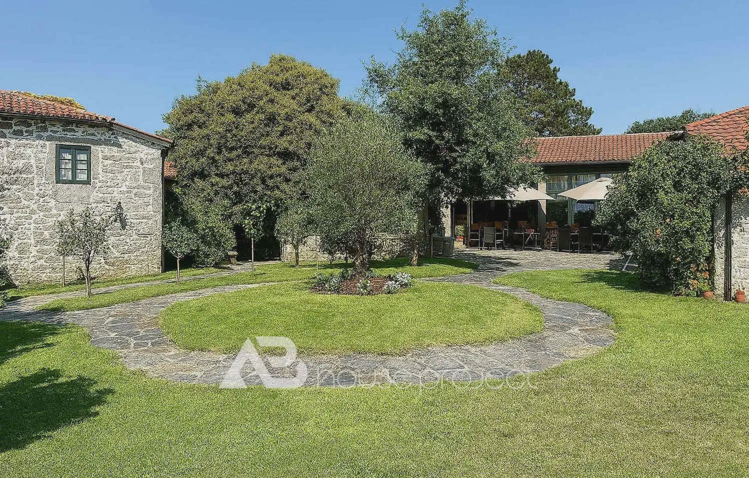 10 makuuhuone Hotelli myytävänä paikassa Monterroso - 1 245 000 € (Ref: 9788026)