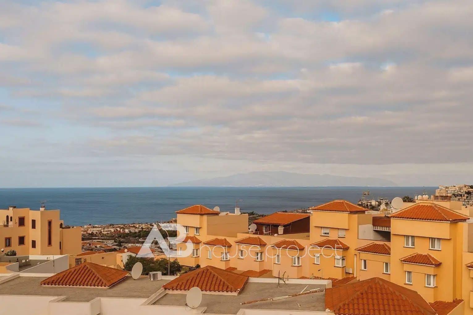 Piso de 1 habitación en Adeje en venta con piscina garaje - 320.000 € (Ref: 9788836)