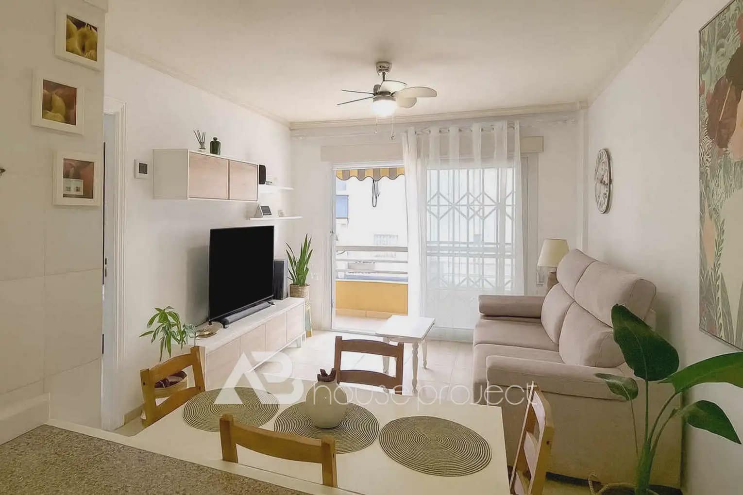 2 bedroom Flat for sale in Arona - € 385,000 (Ref: 9829902)