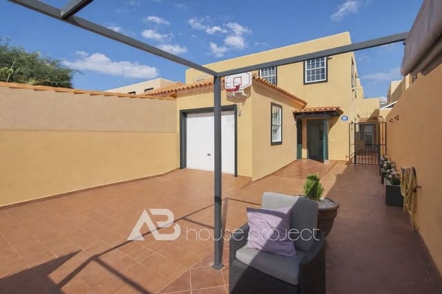 4 Zimmer Villa zu verkaufen in Arona mit Garage - 478.000 € (Ref: 9950402)