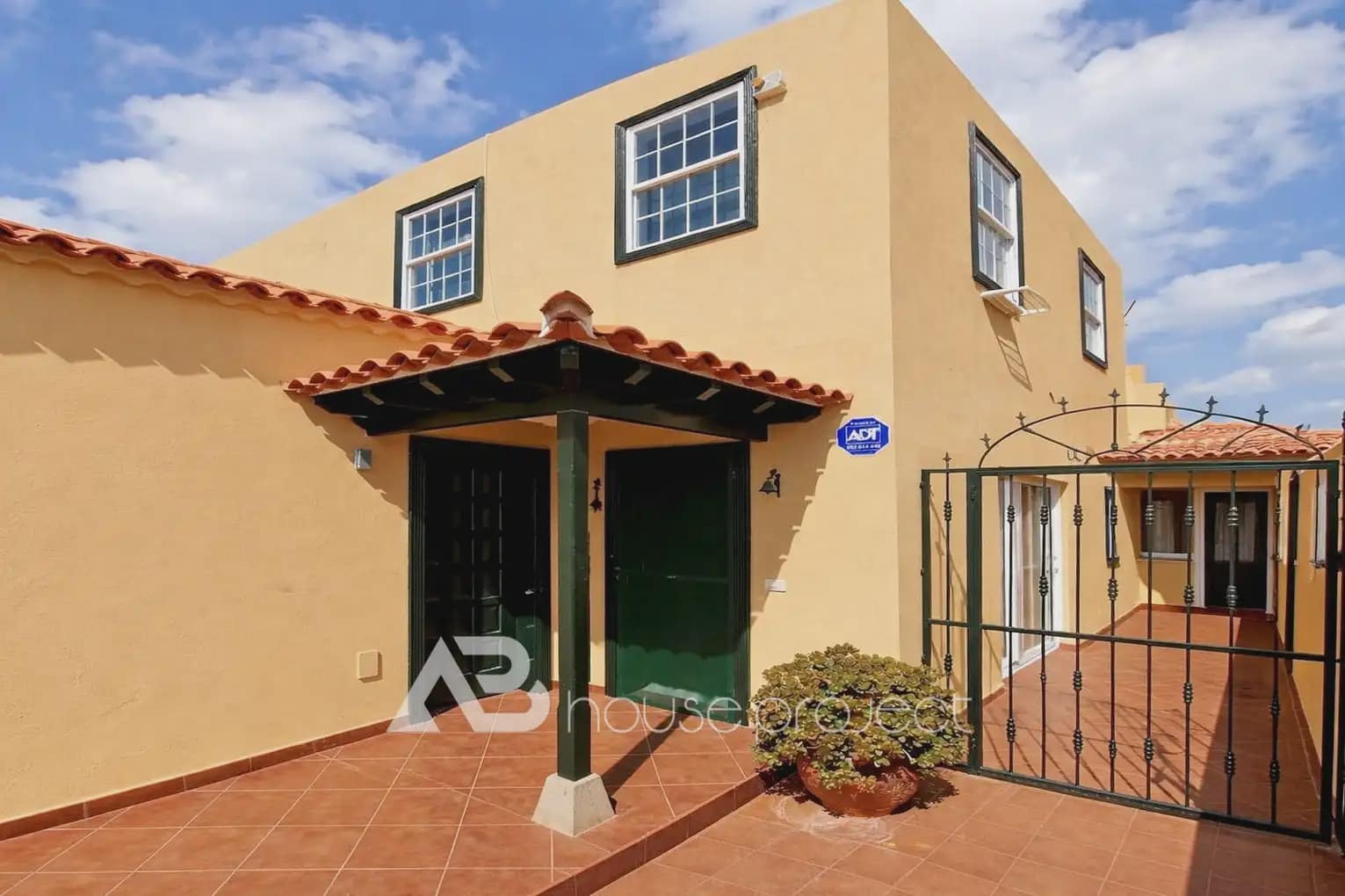 4 Zimmer Villa zu verkaufen in Arona mit Garage - 478.000 € (Ref: 9950402)