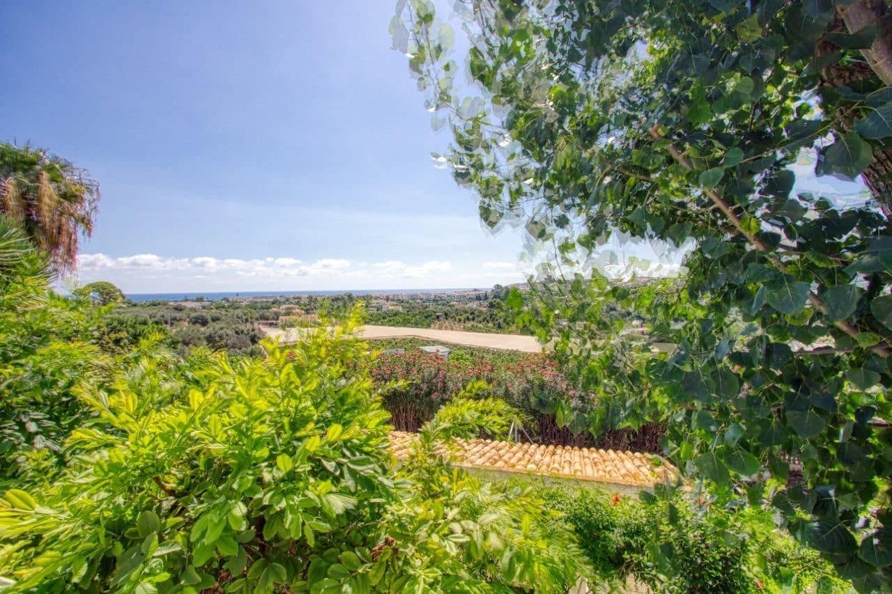 6 bedroom Villa for sale in Altea with pool garage - € 1,990,000 (Ref: 7931843)