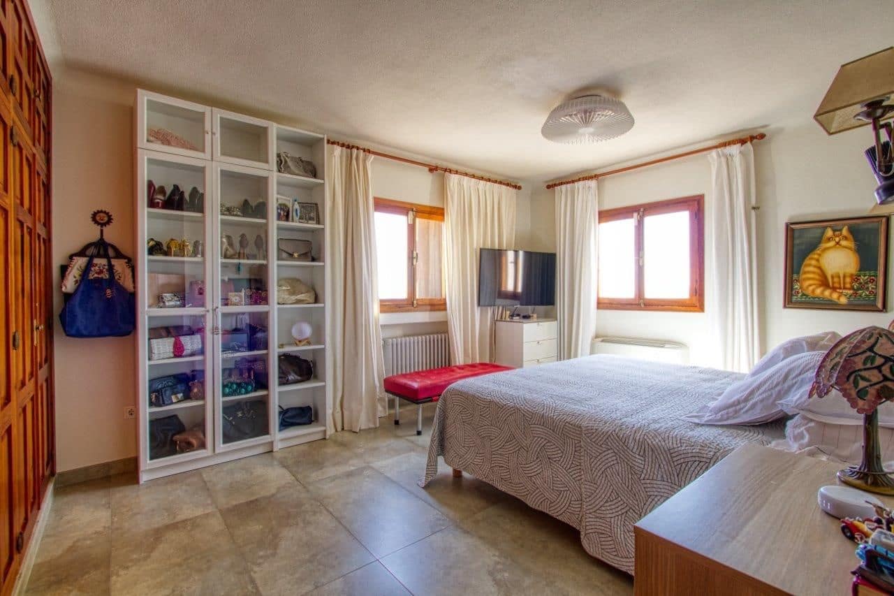 6 bedroom Villa for sale in Altea with pool garage - € 1,990,000 (Ref: 7931843)