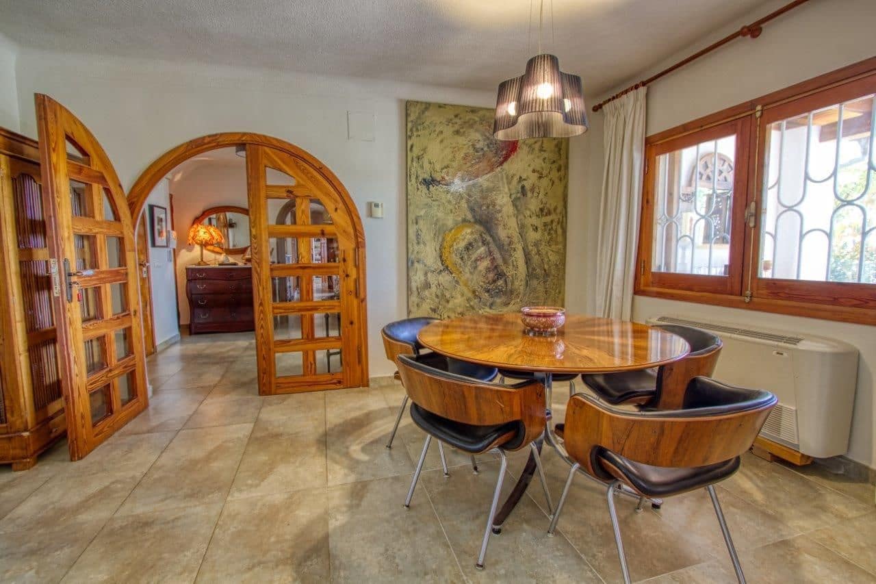 6 bedroom Villa for sale in Altea with pool garage - € 1,990,000 (Ref: 7931843)