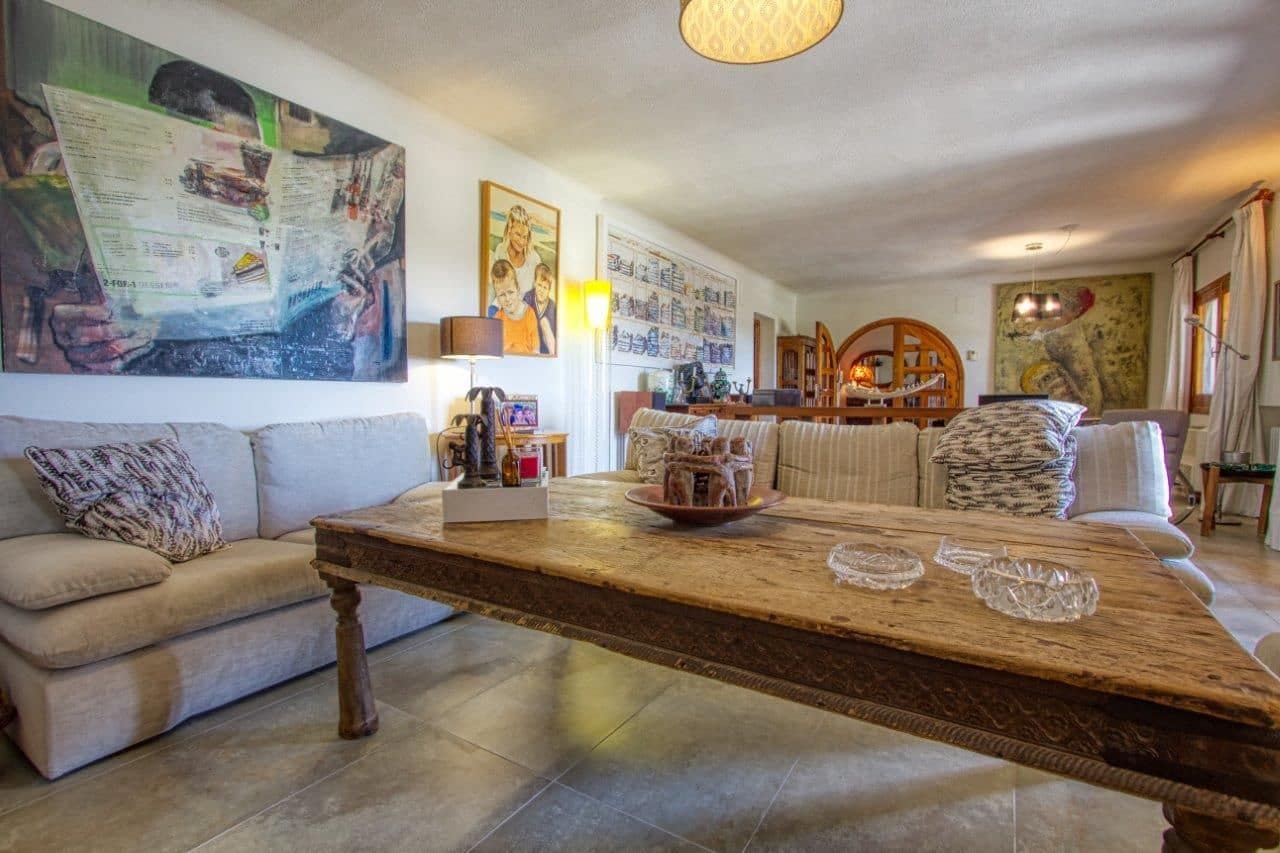 6 bedroom Villa for sale in Altea with pool garage - € 1,990,000 (Ref: 7931843)