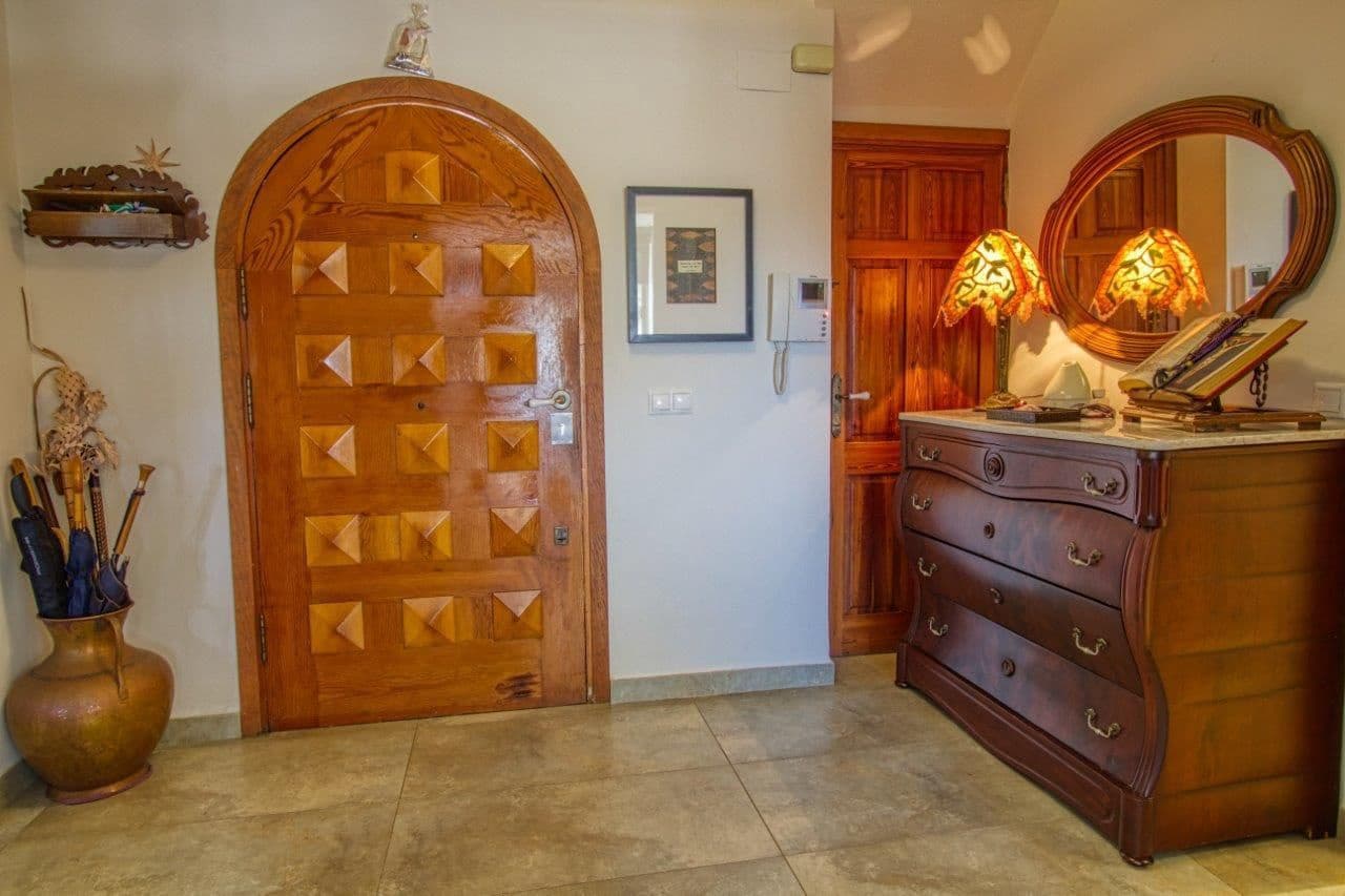 6 bedroom Villa for sale in Altea with pool garage - € 1,990,000 (Ref: 7931843)