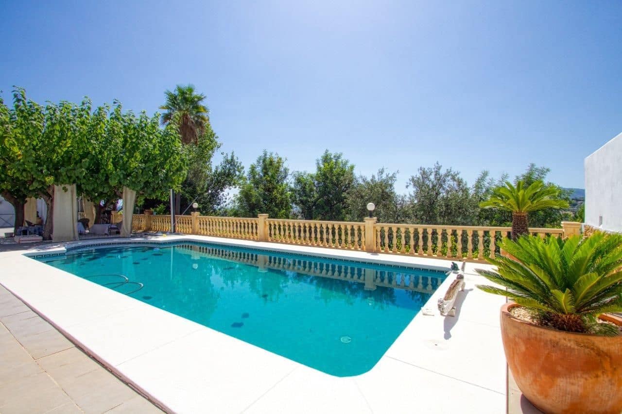 6 bedroom Villa for sale in Altea with pool garage - € 1,990,000 (Ref: 7931843)