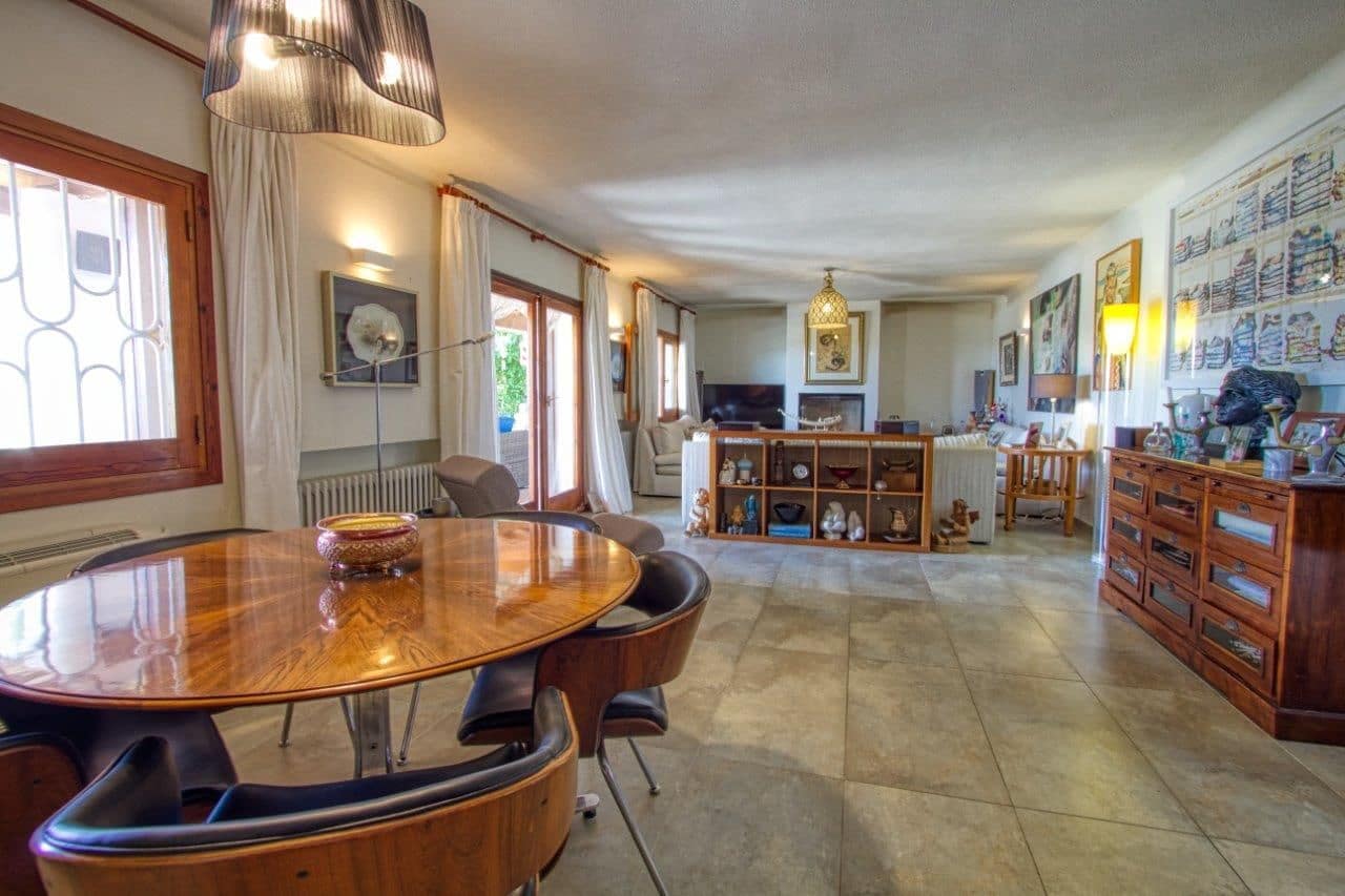 6 bedroom Villa for sale in Altea with pool garage - € 1,990,000 (Ref: 7931843)