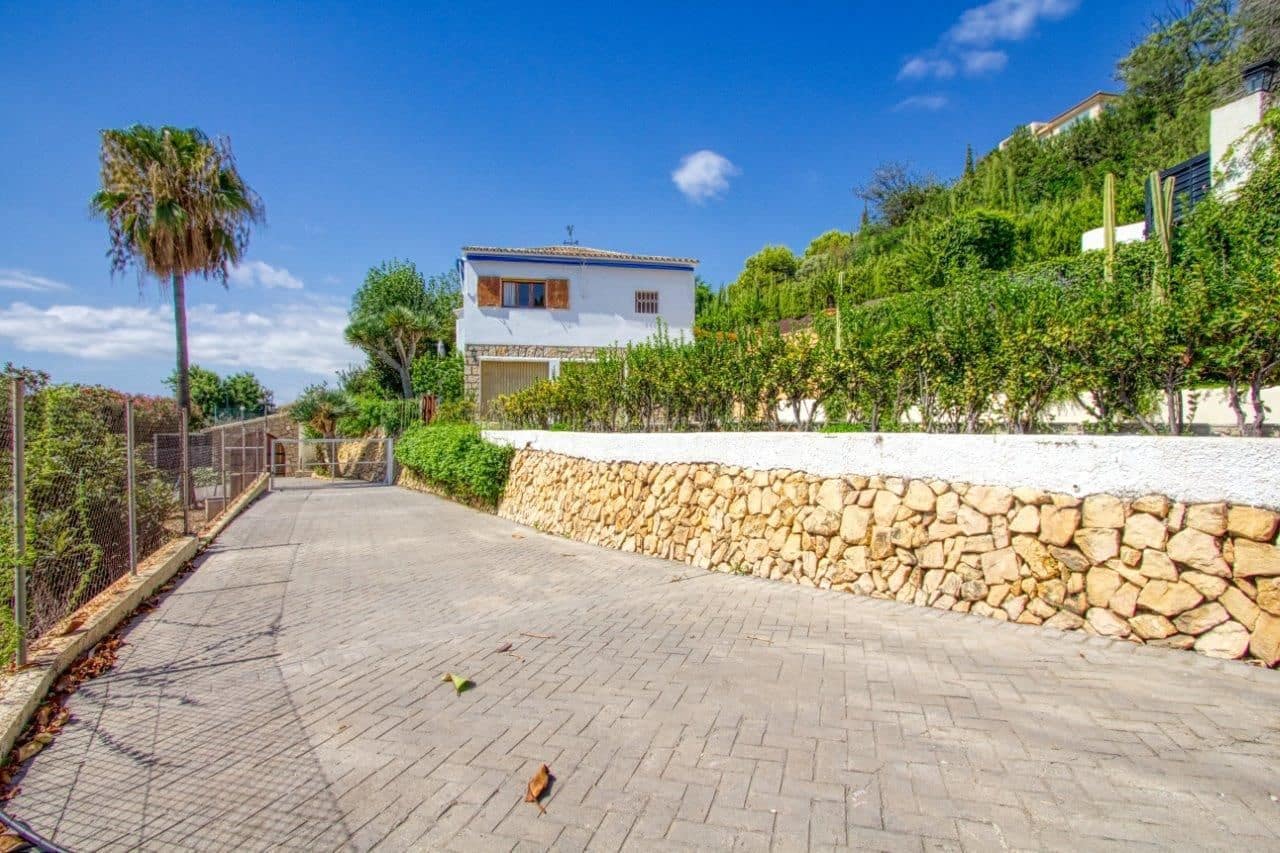 6 bedroom Villa for sale in Altea with pool garage - € 1,990,000 (Ref: 7931843)