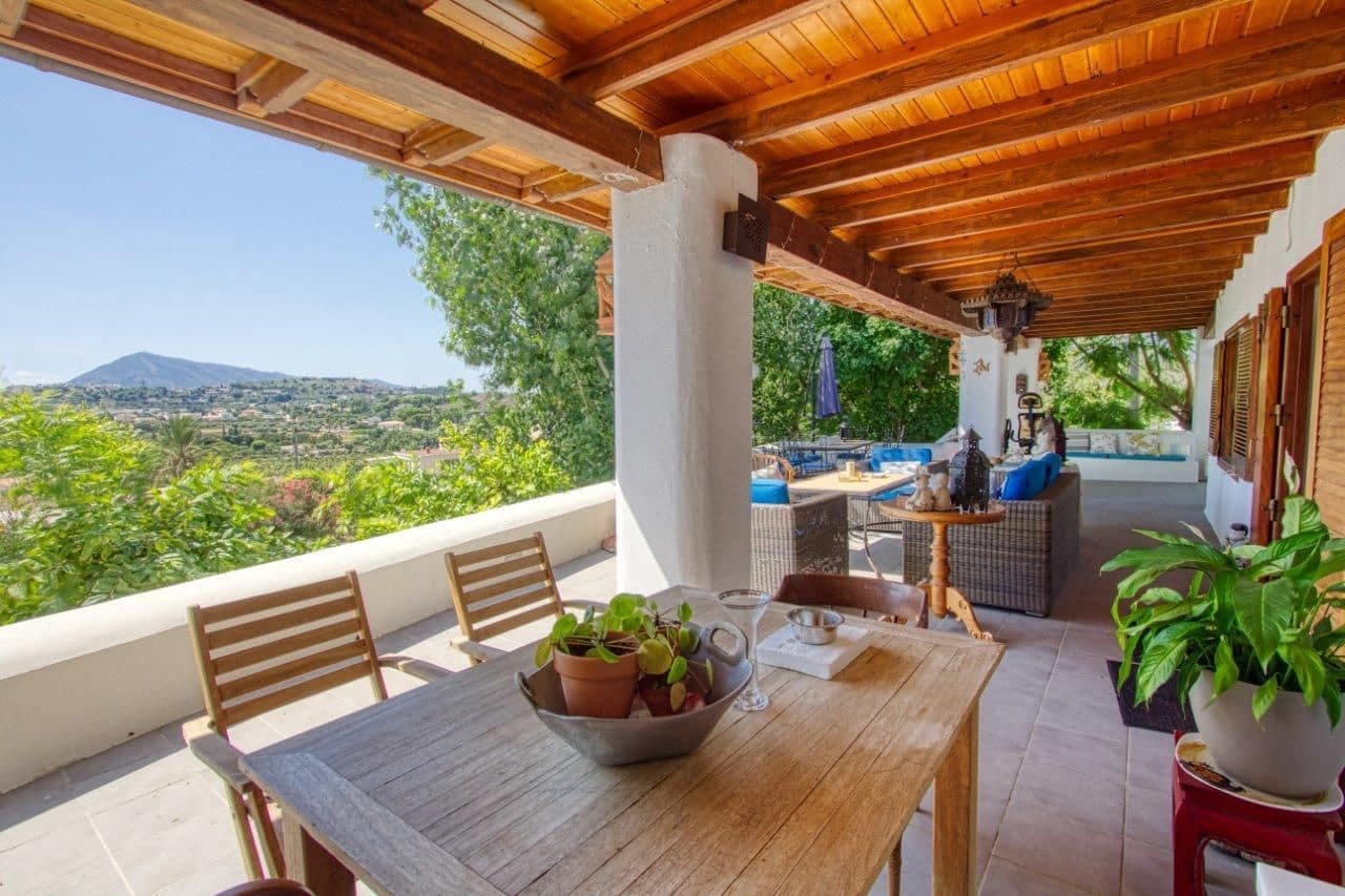 6 bedroom Villa for sale in Altea with pool garage - € 1,990,000 (Ref: 7931843)