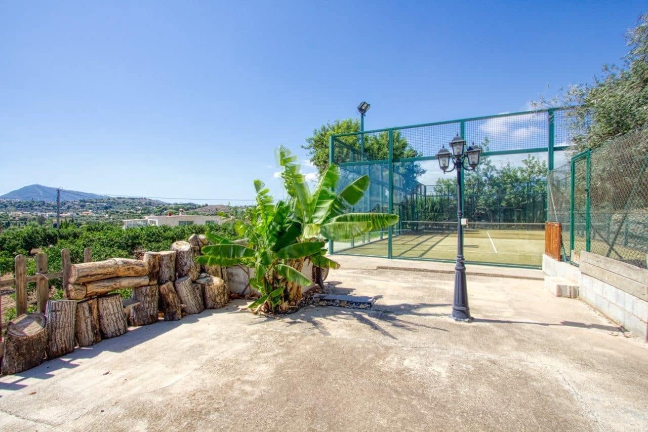 6 bedroom Villa for sale in Altea with pool garage - € 1,990,000 (Ref: 7931843)