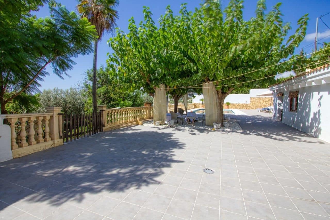 6 bedroom Villa for sale in Altea with pool garage - € 1,990,000 (Ref: 7931843)