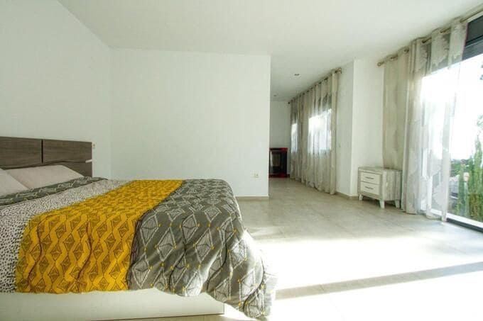 4 bedroom Villa for sale in Calpe / Calp with pool garage - € 900,000 (Ref: 8116729)