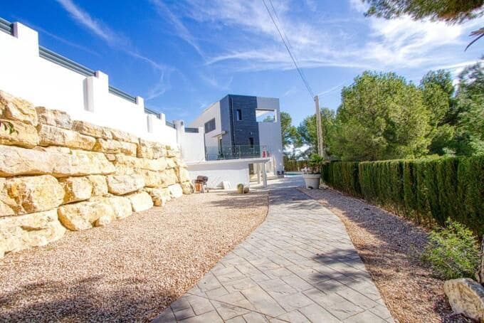 4 bedroom Villa for sale in Calpe / Calp with pool garage - € 900,000 (Ref: 8116729)