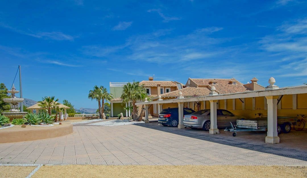 8 bedroom Villa for sale in La Nucia with pool - € 2,500,000 (Ref: 8297788)