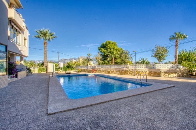 1 makuuhuone Asunto myytävänä paikassa Albir mukana uima-altaan 
autotalli - 205 000 € (Ref: 8302469)