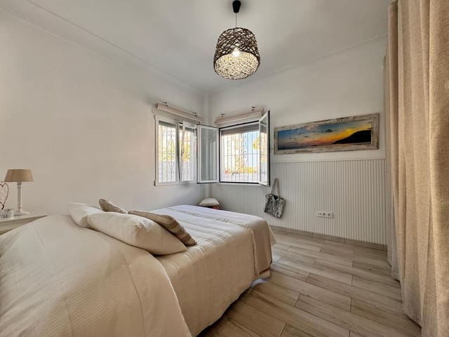 Chalet de 5 habitaciones en Calpe / Calp en venta - 670.000 € (Ref: 8422970)