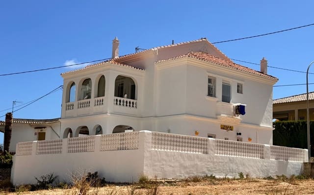 Chalet de 5 habitaciones en Calpe / Calp en venta - 670.000 € (Ref: 8422970)
