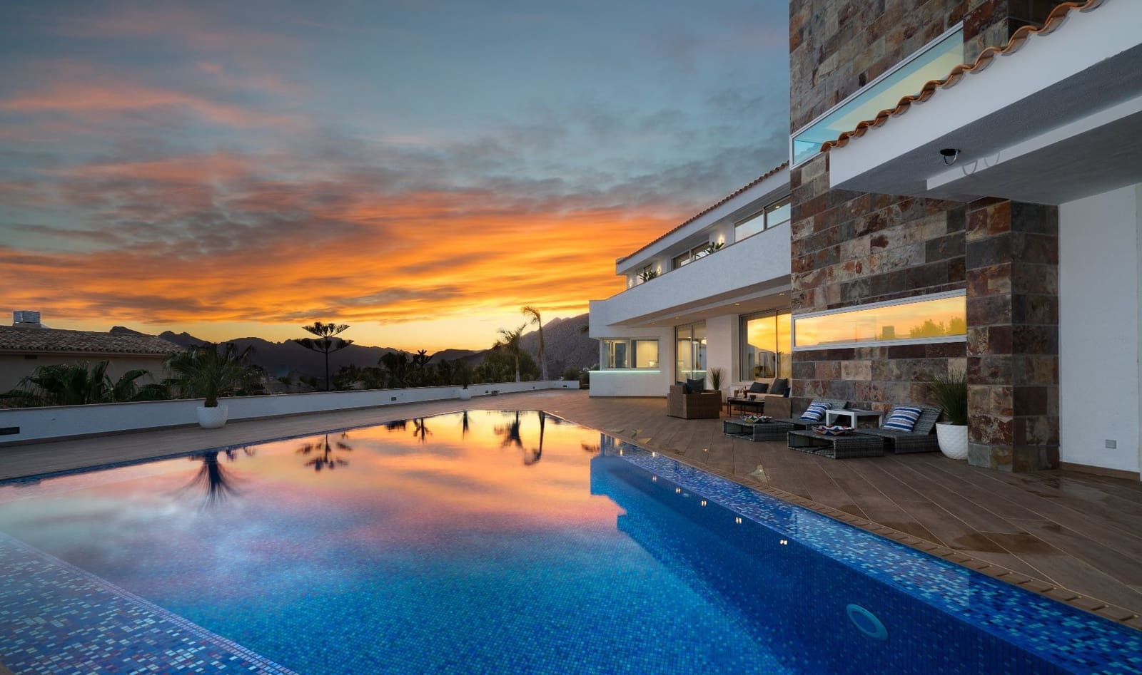 7 bedroom Villa for sale in Altea with pool garage - € 4,750,000 (Ref: 8446391)