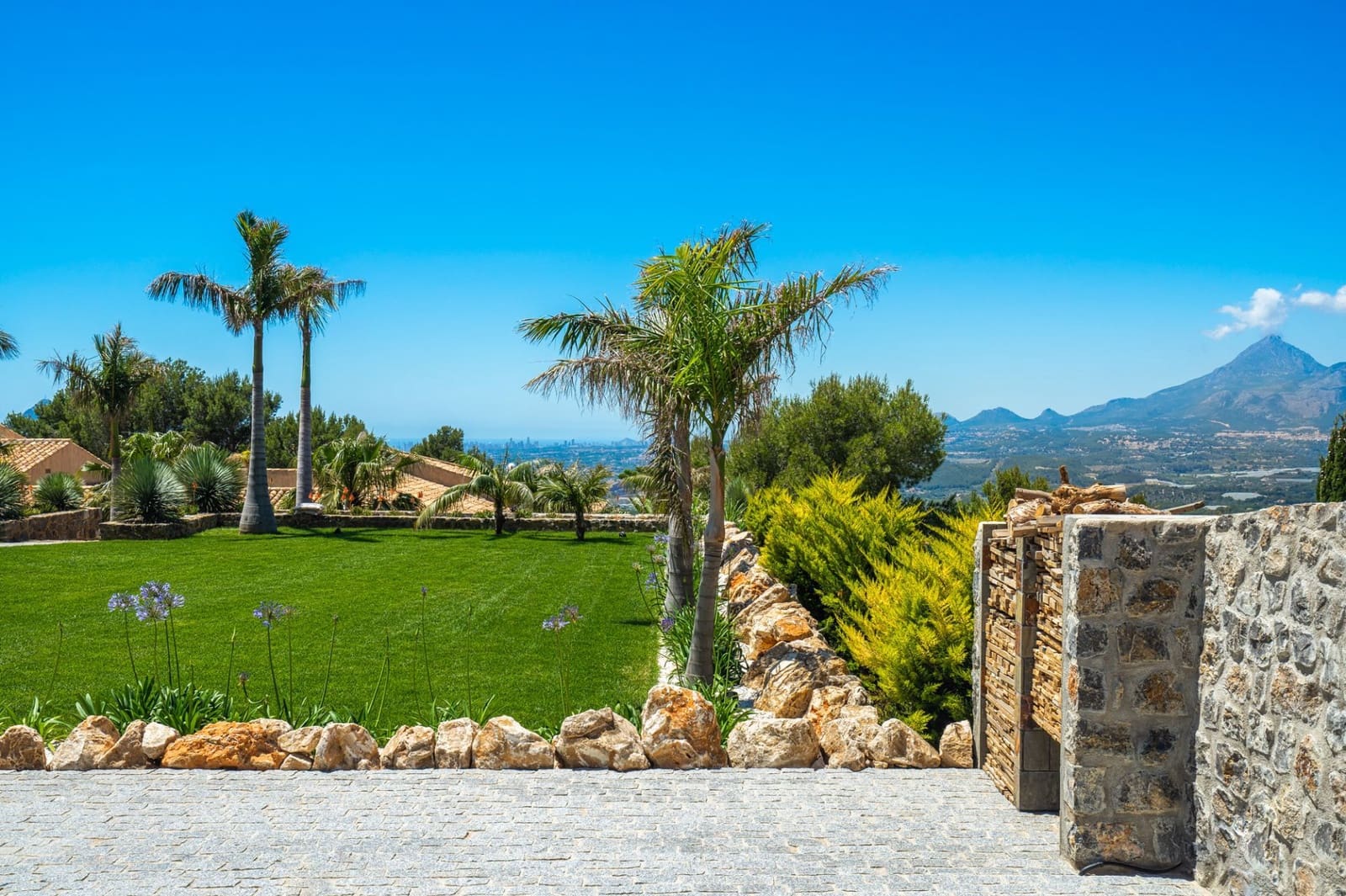 7 bedroom Villa for sale in Altea with pool garage - € 4,750,000 (Ref: 8446391)