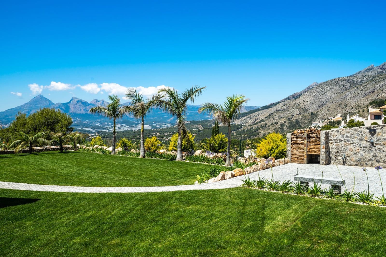 7 bedroom Villa for sale in Altea with pool garage - € 4,750,000 (Ref: 8446391)