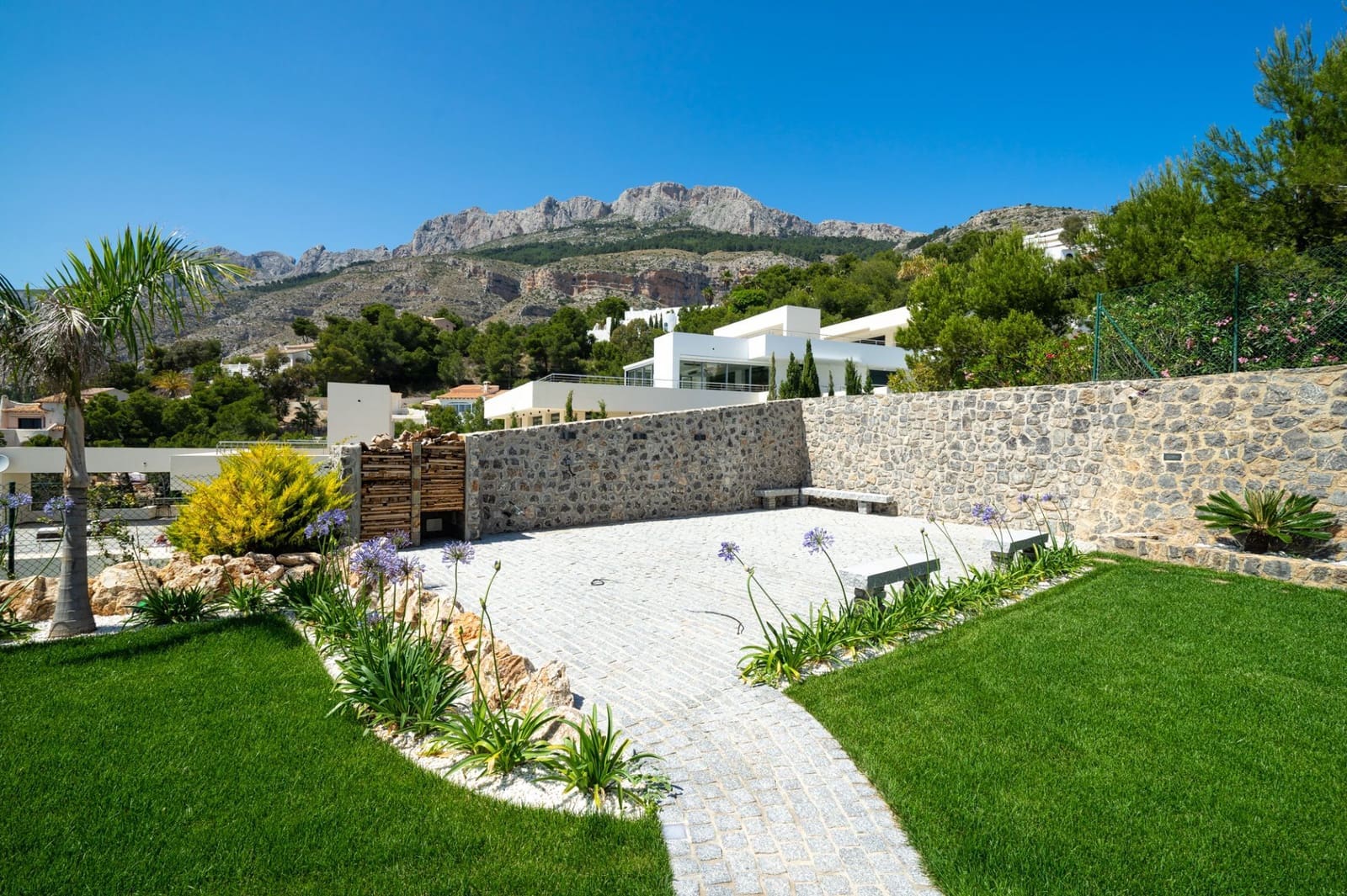 7 bedroom Villa for sale in Altea with pool garage - € 4,750,000 (Ref: 8446391)