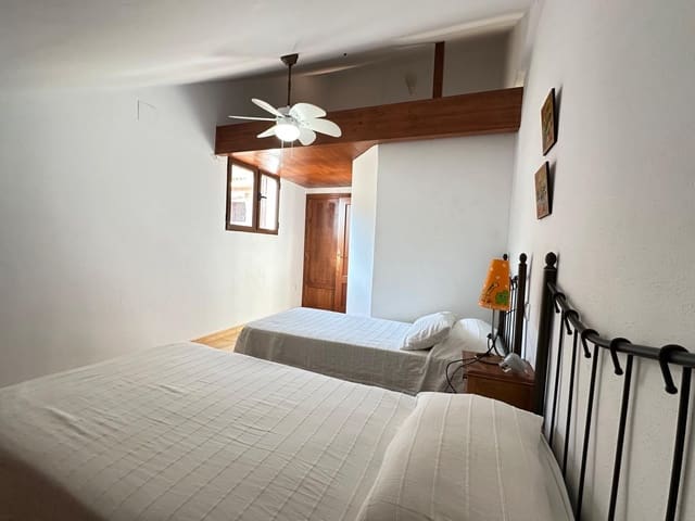 4 makuuhuone Huvila myytävänä paikassa Calpe / Calp mukana uima-altaan 
autotalli - 529 500 € (Ref: 8703646)