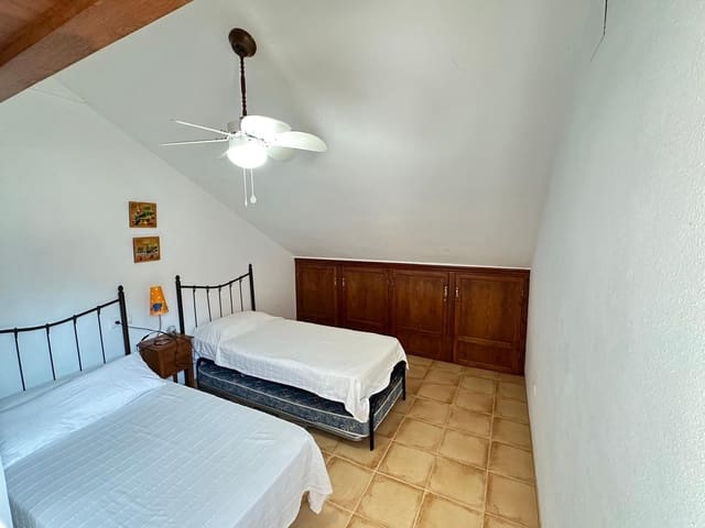 4 makuuhuone Huvila myytävänä paikassa Calpe / Calp mukana uima-altaan 
autotalli - 529 500 € (Ref: 8703646)