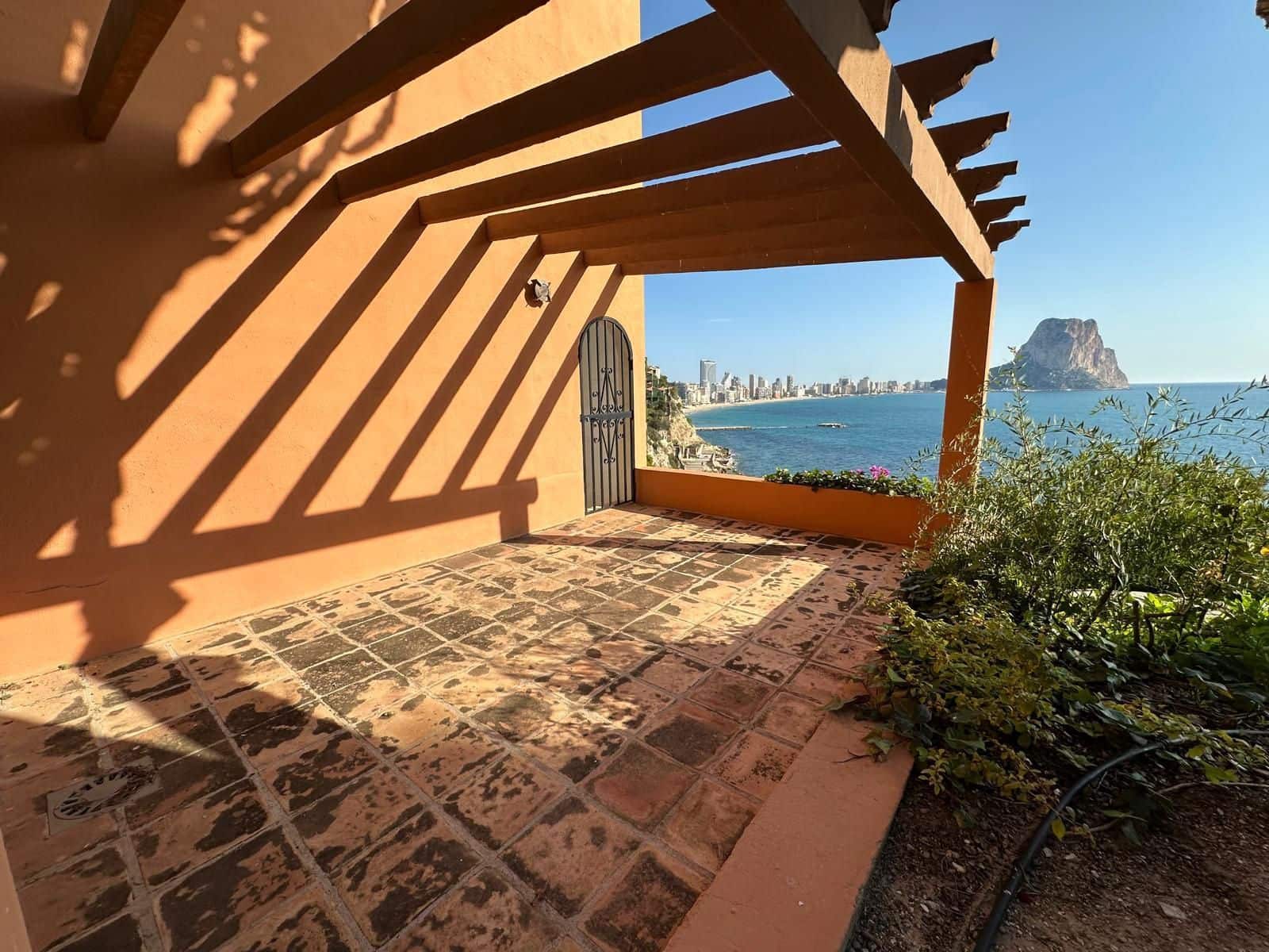 4 makuuhuone Huvila myytävänä paikassa Calpe / Calp mukana uima-altaan 
autotalli - 529 500 € (Ref: 8703646)