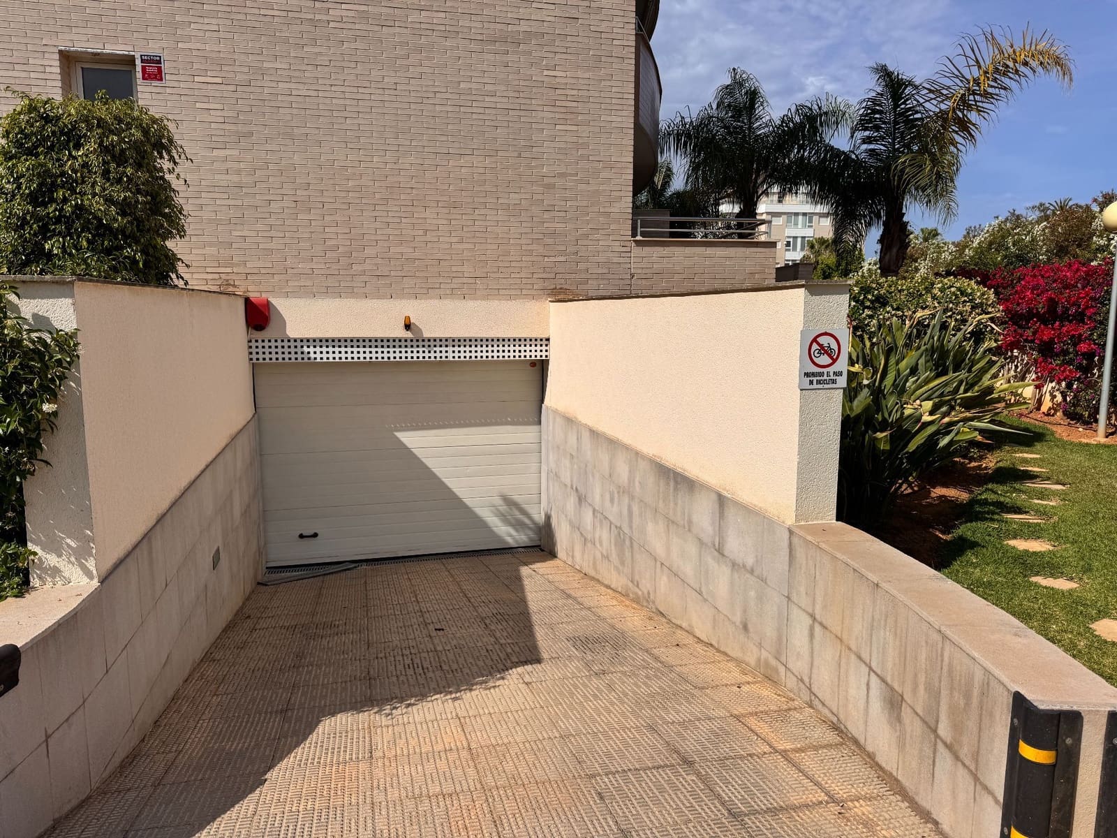 2 bedroom Apartment for sale in Denia with pool garage - € 301,000 (Ref: 9029302)
