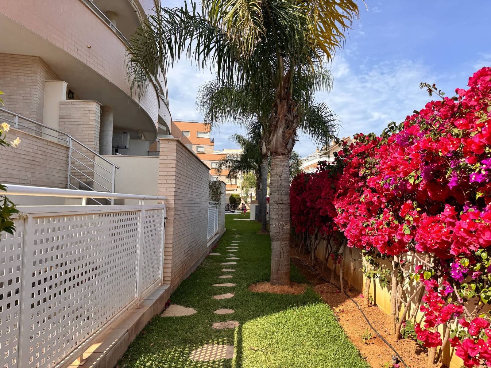 2 bedroom Apartment for sale in Denia with pool garage - € 301,000 (Ref: 9029302)