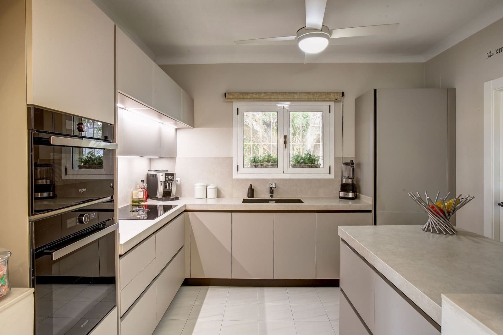 4 bedroom Villa for sale in Calpe / Calp with pool garage - € 995,000 (Ref: 9395723)