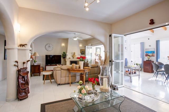 4 bedroom Villa for sale in Calpe / Calp with pool garage - € 995,000 (Ref: 9395723)