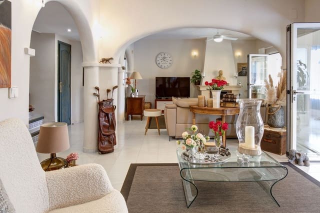 4 bedroom Villa for sale in Calpe / Calp with pool garage - € 995,000 (Ref: 9395723)