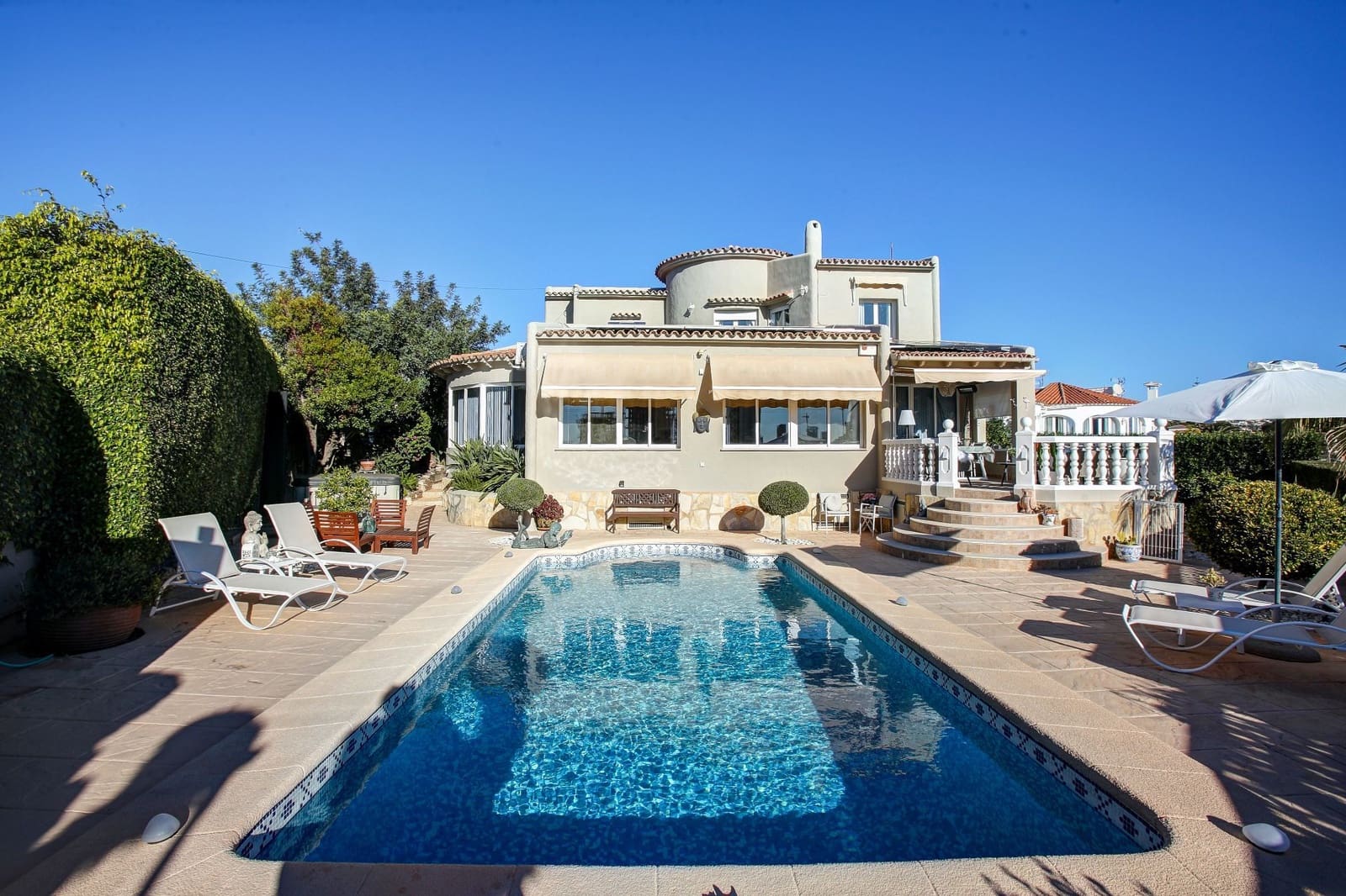 4 bedroom Villa for sale in Calpe / Calp with pool garage - € 995,000 (Ref: 9395723)