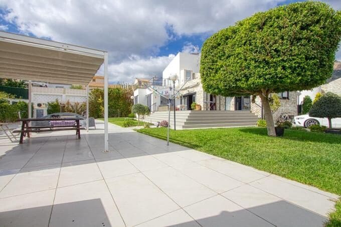 4 bedroom Villa for sale in Polop with pool garage - € 895,000 (Ref: 9402889)