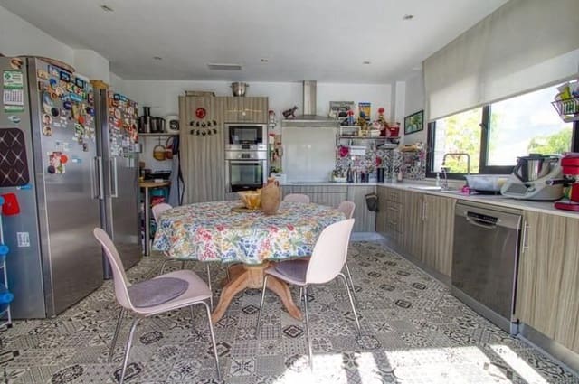 4 makuuhuone Huvila myytävänä paikassa Polop mukana uima-altaan 
autotalli - 895 000 € (Ref: 9402889)