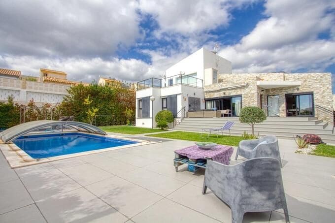 4 bedroom Villa for sale in Polop with pool garage - € 895,000 (Ref: 9402889)